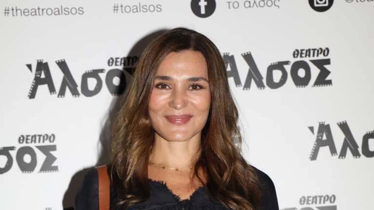 Η Μαρία Ναυπλιώτου ποζάρει κατάξανθη για φωτογράφιση - Σπάνιο κλικ πριν από 7 χρόνια