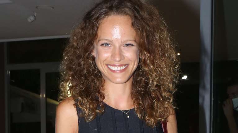 Έλλη Τρίγγου: Eμφάνιση με total black look, σορτσάκι και ιδιαίτερα παπούτσια