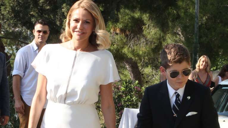 Τζένη Μπαλατσινού: Η εγκυμονούσα βγήκε για ψώνια με τον 13χρονο γιο της Μάξιμο