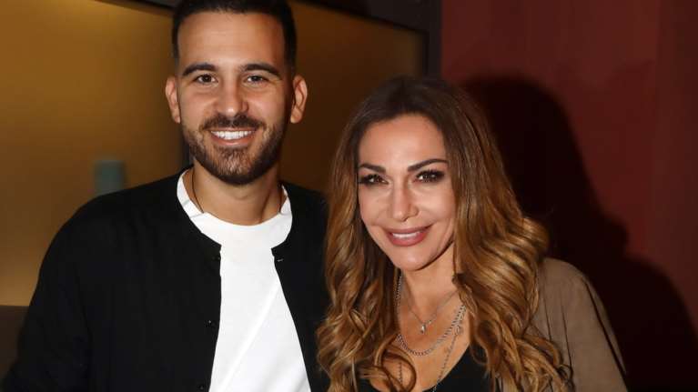 Δεσποινα Βανδή: Με φθινοπωρινή casual εμφάνιση σε εκδήλωση στον Φλοίσβο [εικόνες]