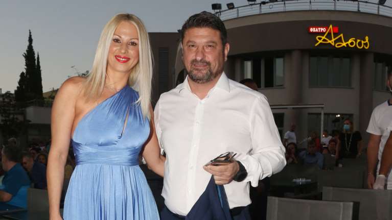 Ο Νίκος Χαρδαλιάς μέσα από τα μάτια της συζύγου του: "Τον λατρεύω, είναι βαθιά συναισθηματικός" [βίντεο]