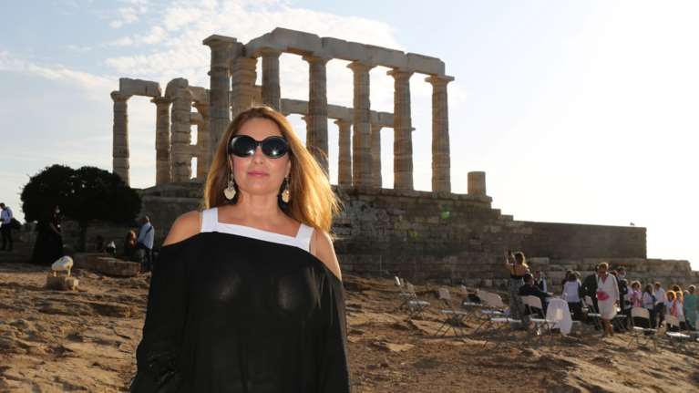 Αντζελα Γκερέκου: Η εντυπωσιακή, αέρινη εμφάνιση στο Σούνιο - Για τα 70 χρόνια ΕΟΤ [εικόνες]