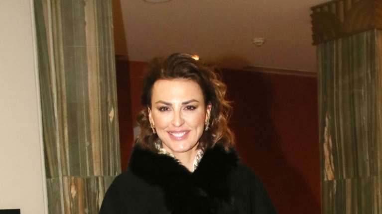 Εβελίνα Παπαντωνίου: Η εντυπωσιακή total black εμφάνιση της πρώην Σταρ Ελλάς σε βραδινή έξοδο [εικόνες]