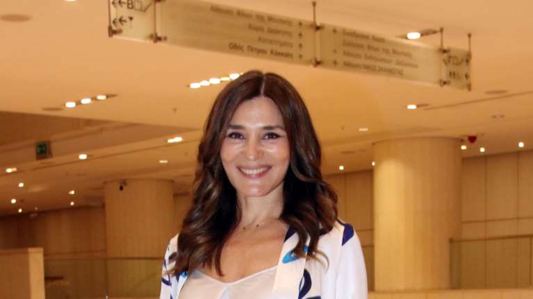 Μαρία Ναυπλιώτου: Εντυπωσιακή σε βραδινή εμφάνιση - Με άνετο και σικ σύνολο [εικόνες]