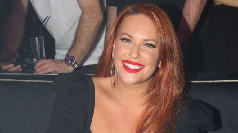 Σίσσυ Χρηστίδου: Μια κούκλα από παιδί - Δείτε την κοριτσάκι 10 ετών, ολόιδια με σήμερα