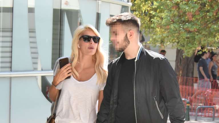 Αγγελος Λάτσιος: Ποζάρει με μουστάκι και τη μαμά του Ελένη Μενεγάκη: Οι αδημοσίευτες φωτογραφίες