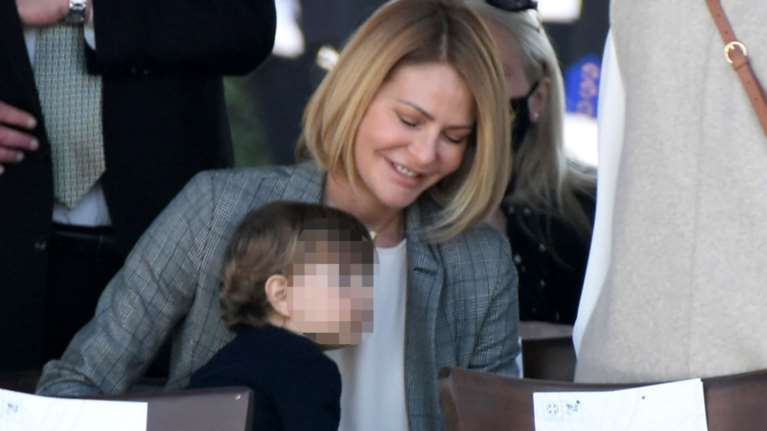 Τζένη Μπαλατσινού: Φωτογραφίζει τον γιο της Παναγιώτη Κικίλια να κάνει "πρωινές δουλειές"