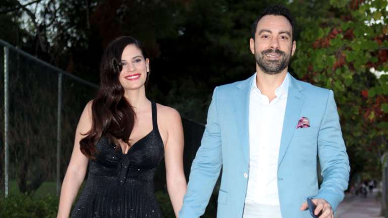 Μετακομίζουν εν μέσω χάους η Χριστίνα Μπόμπα, ο Σάκης Τανιμανίδης και τα δίδυμα [Εικόνες]