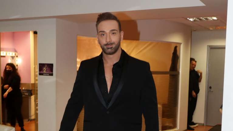 Διάρρηξη μυστήριο στον Νίκο Κοκλώνη: Έσπασαν το καμαρίνι του [Εικόνες]