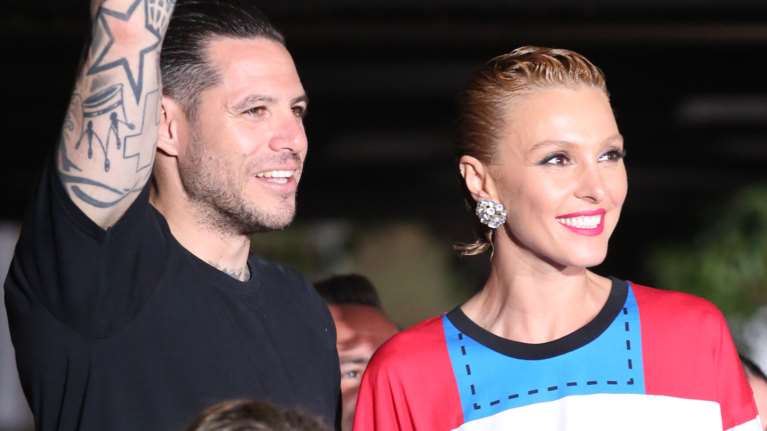 Τάμτα – Πάρις Κασιδόκωστας: Stylish με αθλητικό look στη Μύκονο - Το rainbow look