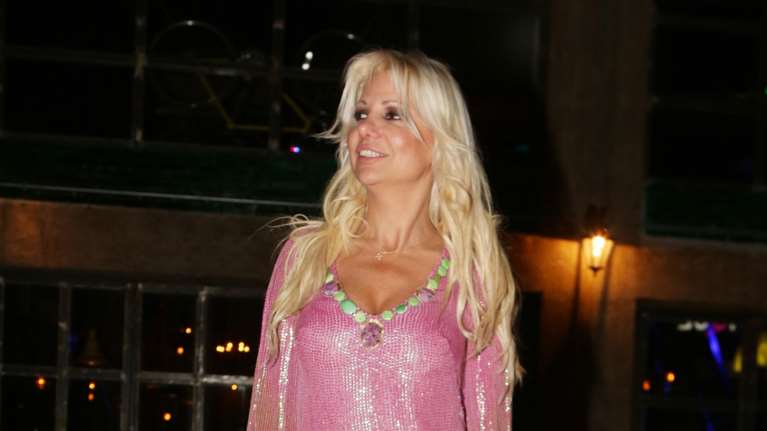 Οργισμένη η Μπεζαντάκου με αστυνομικό: Τον κατηγορεί ότι δεν της πληρώνει τα ενοίκια για το σπίτι που του νοικιάζει [βίντεο]