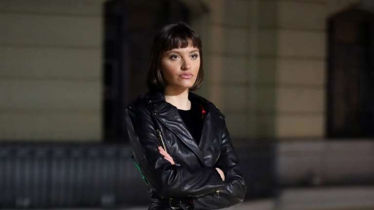 Φαίδρα Μπάρμπα: Η καλλίγραμμη κόρη της Βάνας Μπάρμπα σαν μοντέλο με total leather look