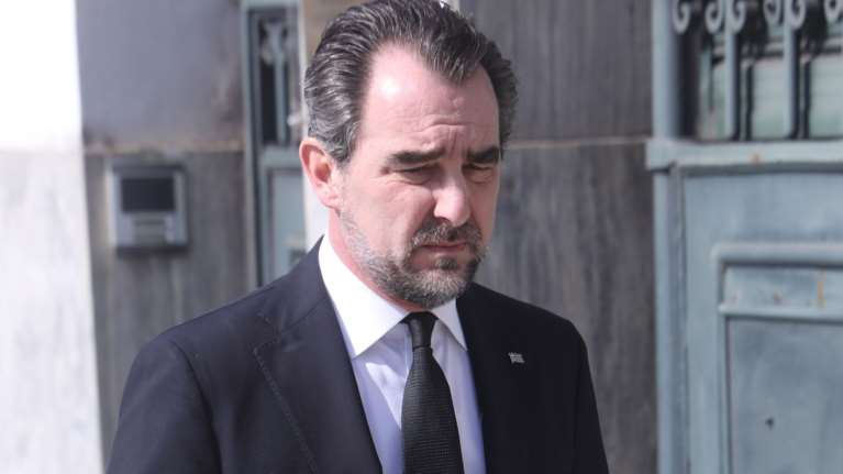 Ντε Γκρες: Σε ποιον σχεδιαστή εμπιστεύτηκε το γαμπριάτικο κοστούμι του ο Νικόλαος - Οι συχνές επισκέψεις για τις πρόβες