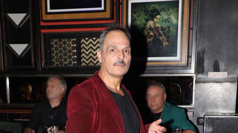 Ο Σταμάτης Γαρδέλης πήρε εξιτήριο από το ψυχιατρείο - &quot;Είναι μια χαρά στο σπίτι του&quot; [βίντεο]