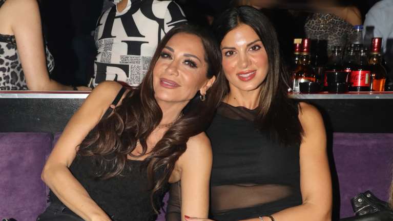 Δέσποινα Βανδή - Σταματίνα Τσιμτσιλή: Μαζί στα μπουζούκια - Τα Jimmy Choo πέδιλα της παρουσιάστριας