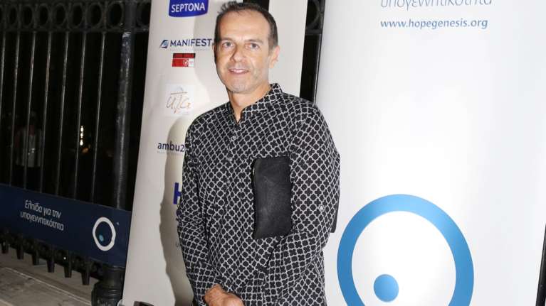 Άρης Καβατζίκης: &quot;Με κλώτσαγε συμμαθητής μου στο σχολείο&quot; - Η αντίδραση σοκ του λυκειάρχη [βίντεο]