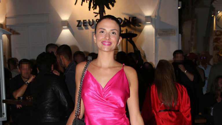 Πιο ξανθιά από ποτέ η Κατερίνα Λιόλιου: H μεγάλη αλλαγή στα μαλλιά της