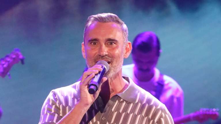 Η γλυκιά αφιέρωση του Καπουτζίδη στον σύντροφό του - &quot;Με έκανε να μην φοβάμαι το για πάντα&quot; [βίντεο]