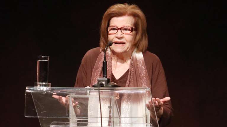 Ενοχλημένη η κόρη της Κατερίνας Γιουλάκη με τις φήμες για την υγεία της ηθοποιού - &quot;Δεν ισχύει ότι είναι παράλυτη σε γηροκομείο&quot;