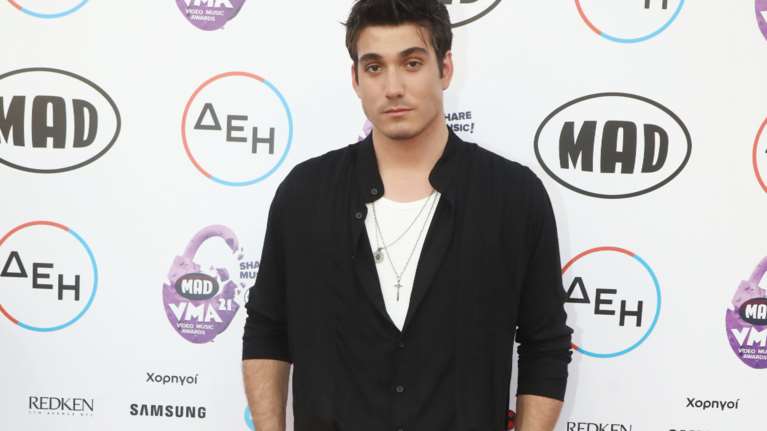 Γιώργος Κακοσαίος: Ο γιος του Γιάννη Πλούταρχου είναι το ανερχόμενο αστέρι της μουσικής και ήδη &quot;καίει&quot; καρδιές