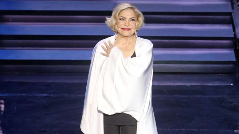 Μαρινέλλα: Πληροφορίες ότι απέφυγε τη διασωλήνωση και επικοινωνεί με το περιβάλλον - Τι περιμένουν οι γιατροί το κρίσιμο 48ωρο