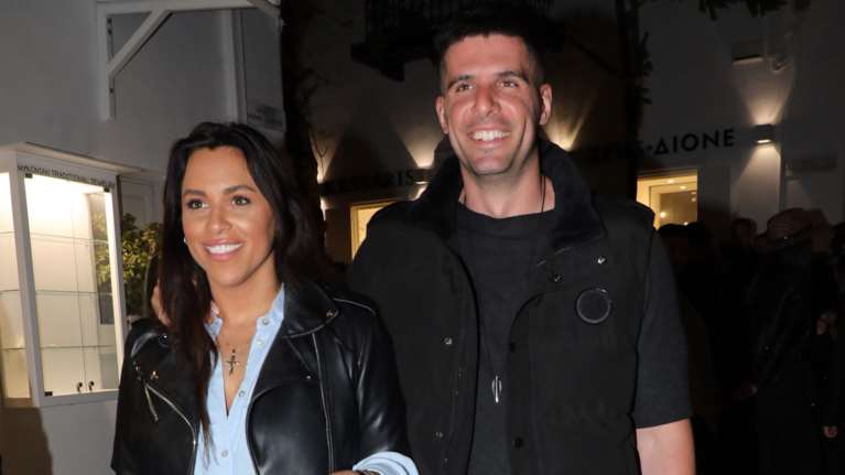 Σοκ για τον τραγουδιστή Ηλία Δρούλια - Τον δάγκωσε οχιά σε παραλία της Μυκόνου [Βίντεο]