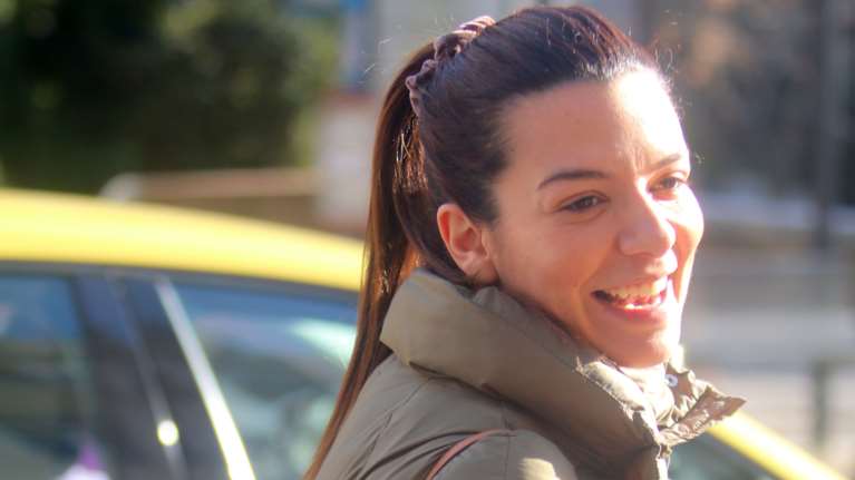 Νικολέττα Ράλλη: Βόλτα στο κέντρο της Αθήνας σε προχωρημένη εγκυμοσύνη [Εικόνες]