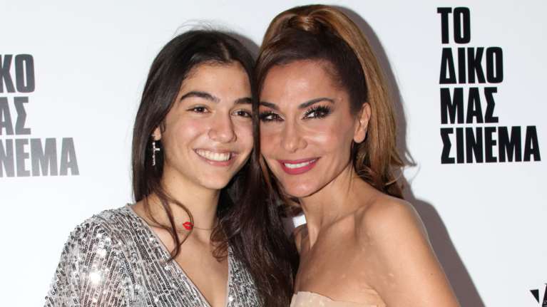 Δέσποινα Βανδή - Μελίνα Νικολαΐδη: Μαμά και κόρη περνούν χαλαρές στιγμές στο σπίτι - Το story της τραγουδίστριας