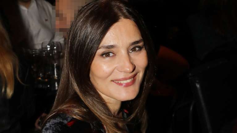 Μαρία Ναυπλιώτου: Βραδινή έξοδος με luxury deux pieces και άνετα και μοδάτα clogs