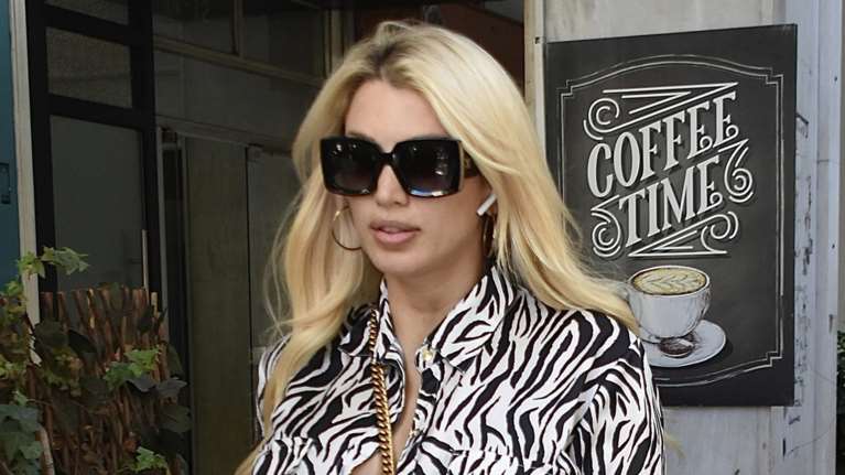 Κωνσταντίνα Σπυροπούλου: Στο νοσοκομείο με κάταγμα η παρουσιάστρια