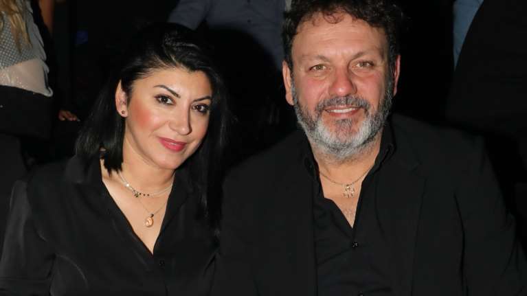 Στάθης Αγγελόπουλος: &quot;Έφαγα πολύ ξύλο και δεν ξέρω τον λόγο&quot; λέει η πρώην σύζυγός του - &quot;Να προσέχει τι λέει&quot; απαντά ο τραγουδιστής