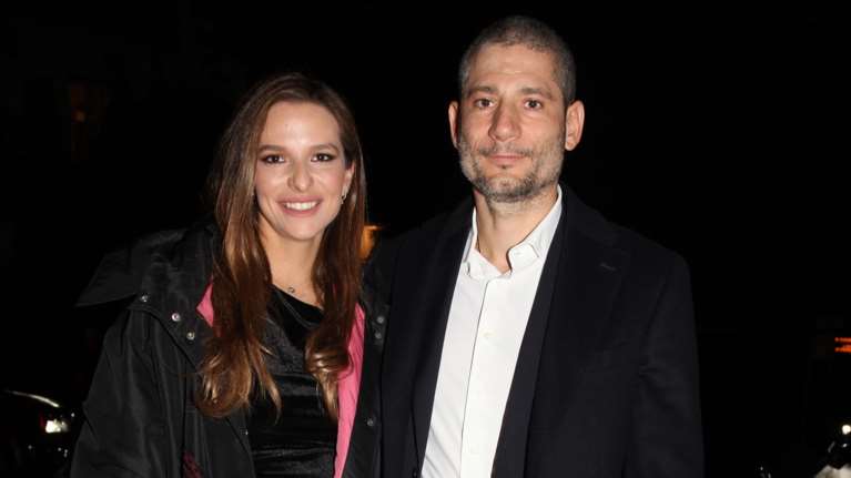 Εριέττα Κούρκουλου Λάτση - Βύρωνας Βασιλειάδης: Οικογενειακή εξόρμηση στη Μύκονο - Οι φωτογραφίες με τον κατάξανθο Νίκο