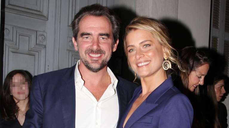 Κομψή με μονοχρωμία η Τατιάνα Μπλάτνικ: Η εμφάνιση στο Ευρωκοινοβούλιο με αποχρώσεις του μοβ