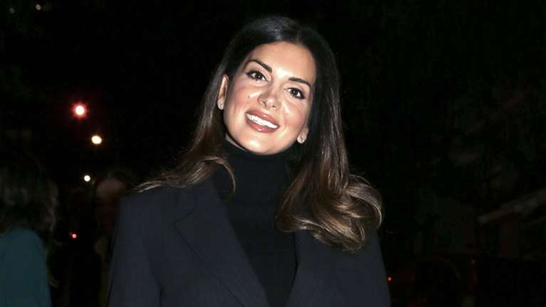 Σταματίνα Τσιμτσιλή: Η casual chic εμφάνιση στο Κολωνάκι με λύκρα κολάν, μπότες και τσάντα Chanel