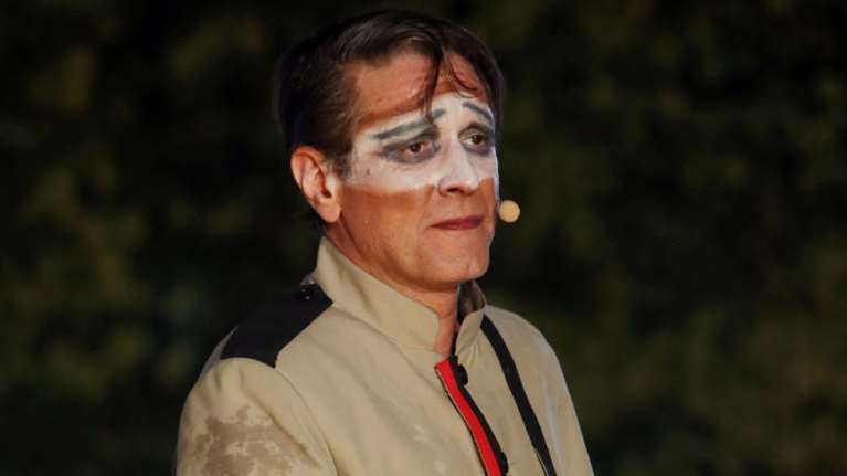 Συγκινεί ο Αιμίλιος Χειλάκης: &quot;Είπα στον γιατρό μου πως ό,τι κι αν συμβεί, δεν φέρει καμία ευθύνη&quot; [βίντεο]