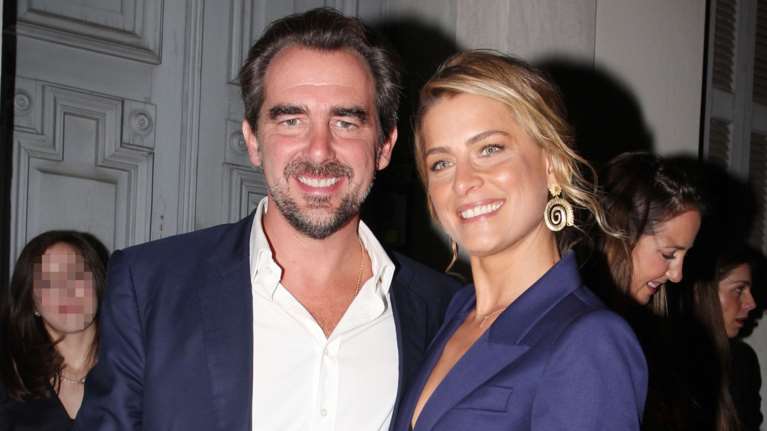 Τατιάνα Μπλάτνικ: Η στιλάτη εμφάνιση με κοραλί τοπ και μεγάλα σκουλαρίκια στον Καναδά μαζί με τον Νικόλαο