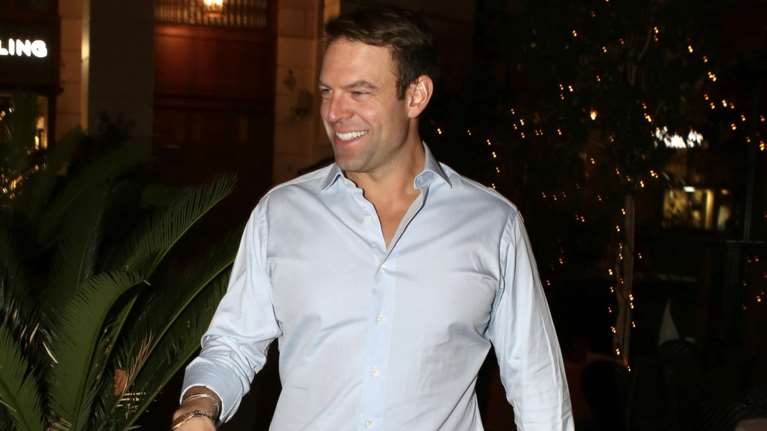 Στέφανος Κασσελάκης: Στο θέατρο με τον Τάιλερ Μακμπέθ - Ποια παράσταση είδαν [βίντεο]