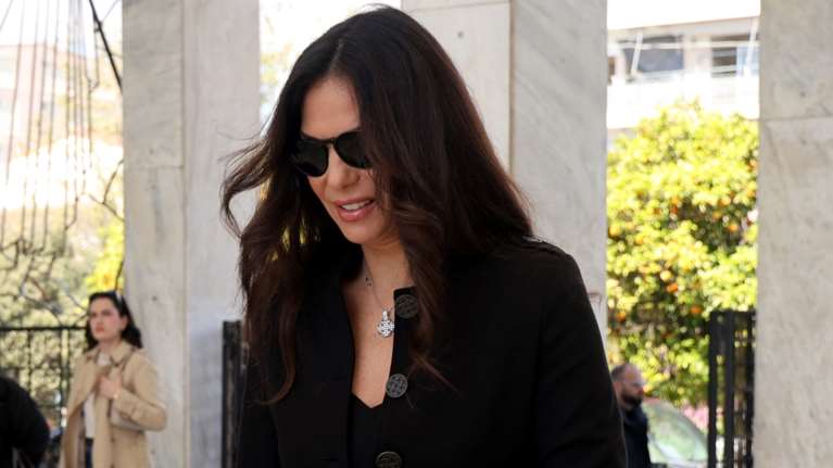 Η Εύη Βατίδου κατέβασε την ανάρτηση με τα &quot;καρφιά&quot; για τα παιδιά της - Το νέο μήνυμά της