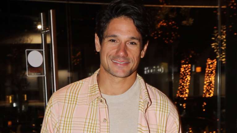 Ο Πάνος Βλάχος δίπλα στη σύντροφό του σε απονομή βραβείων, με τον πατέρα της - Οι πρώτες κοινές φωτό