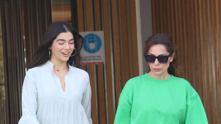 Super glam σε βραδινή εμφάνισή της η Μελίνα Νικολαΐδη