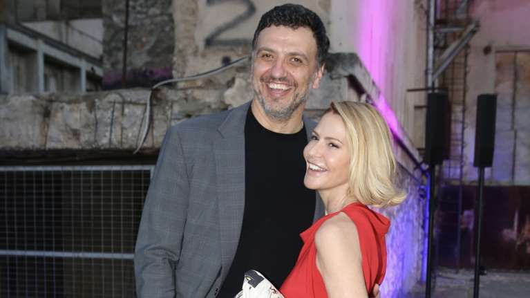 Βασίλης Κικίλιας: Πήγε τον γιο του στο σχολείο κουβαλώντας τον στους ώμους του - Η φωτογραφία μπαμπά και γιου