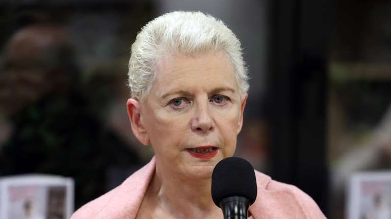 Η Ελενα Ακρίτα "αυτοβιογραφείται": Η δημοσιογραφία, οι 3 γάμοι, ο υιοθετημένος Παύλος, η κατάθλιψη και τα 16 βιβλία