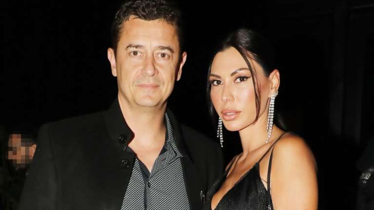 Ιωάννα Μπούκη: Το εντυπωσιακό μίνι φόρεμα με τα κρόσια και τα τρυφερά αγγίγματα του Αντώνη Σρόιτερ