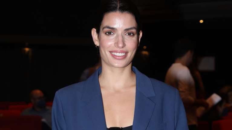 Τόνια Σωτηροπούλου: Η κομψή απογευματινή εμφάνιση με oversized κοστούμι και loafers