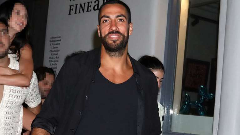 Αλέξανδρος Πολυχρονιάδης: Η ανατρεπτική εμφάνιση του αγαπημένου της Μελίνας Νικολαΐδη στη Μύκονο [εικόνα]