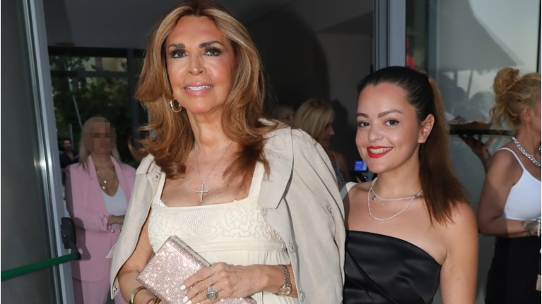 μιμη ντενιση