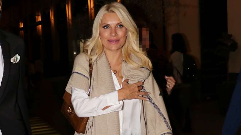 Ελένη Μενεγάκη: Ο γιος της την πήρε τηλέφωνο ενώ ήταν στον αέρα - "Θυμάσαι ότι η μανούλα εργάζεται;" [βίντεο]