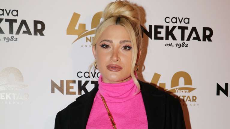 &quot;Να μην σώσει και έρθει&quot;: Έξαλλη η Ιωάννα Τούνη με τη διαρροή για τη βάφτιση του γιου της [βίντεο]