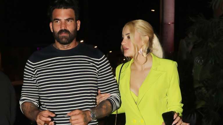 Ιωάννα Τούνη: Οικογενειακώς για Πάσχα στις Σεϋχέλλες - Δείτε το εντυπωσιακό σπίτι δίπλα στη θάλασσα [βίντεο]