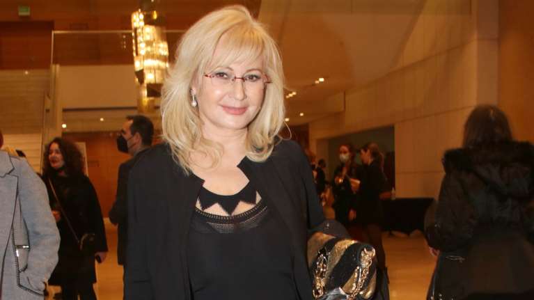 Αγγελική Νικολούλη: Η έκπληξη του γιου και των συνεργατών της για τα γενέθλιά της - Η εντυπωσιακή τούρτα [βίντεο]